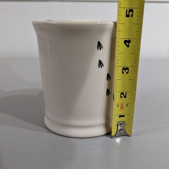 Magenta Baby chick with footprints mug - Picture 5 of 8